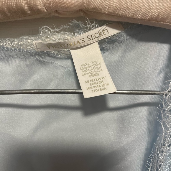 Victoria’s Secret robe - Picture 3 of 4